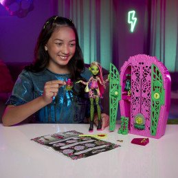 MONSTER HIGH GRADINA DE LA MIEZUL NOPTII PAPUSA VENUS MCFLYTRAP | MARKETPLACE SHOPPING CENTER
