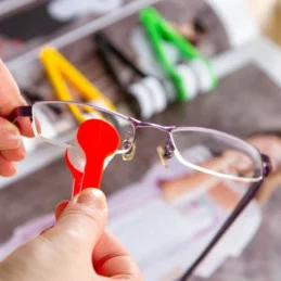 Instrument cu 2 Capete din Microfibra pentru Curatarea si Intretinerea Lentilelor de Ochelari...