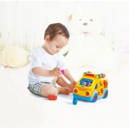 CAMIONETA CU FORME SUNETE SI LUMINI | MARKETPLACE SHOPPING CENTER