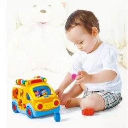 CAMIONETA CU FORME SUNETE SI LUMINI | MARKETPLACE SHOPPING CENTER